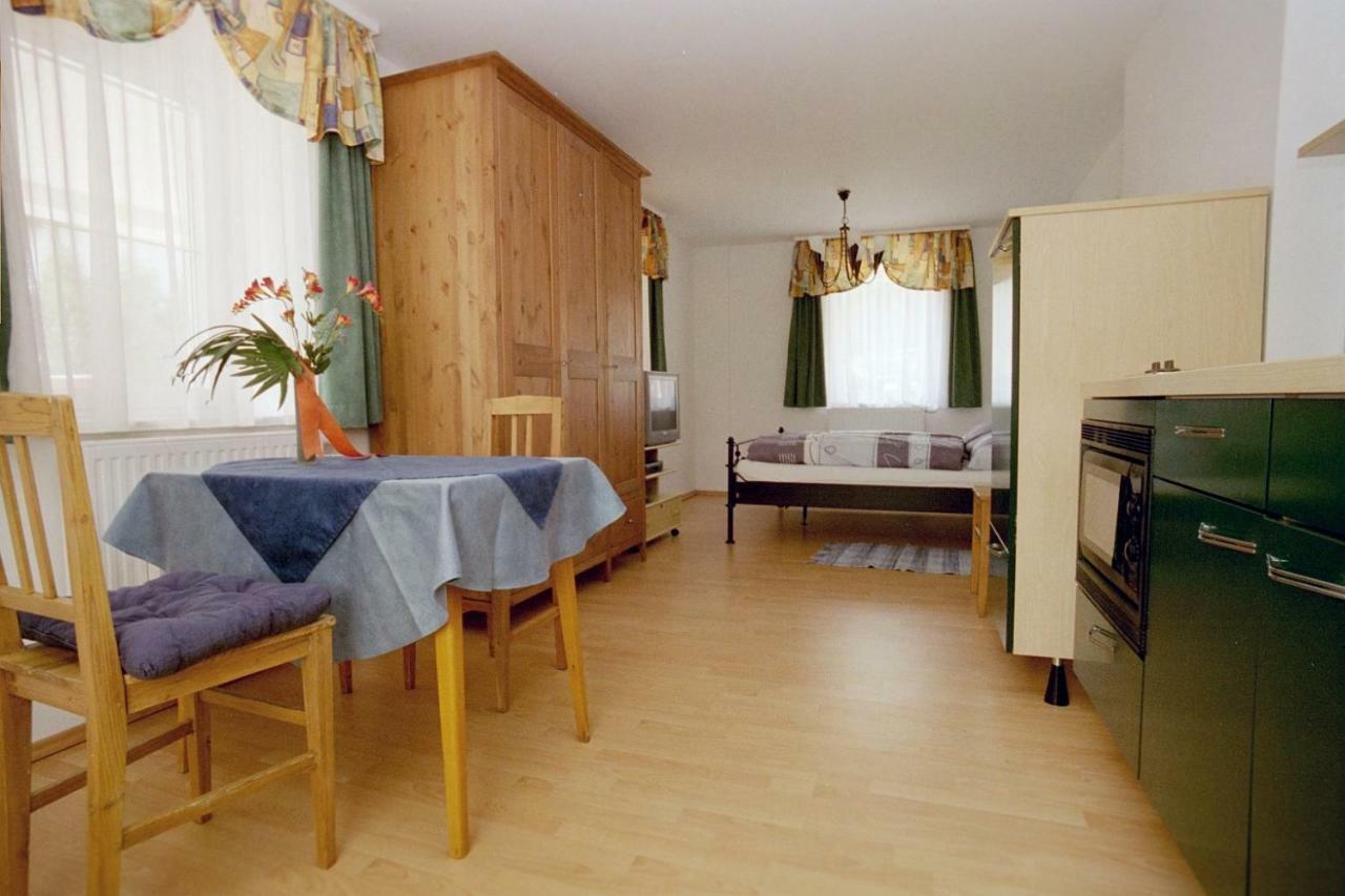Haus Lenz Ferienwohnungen - Fam Ostermann Пухберг-ам-Шнеберг Экстерьер фото